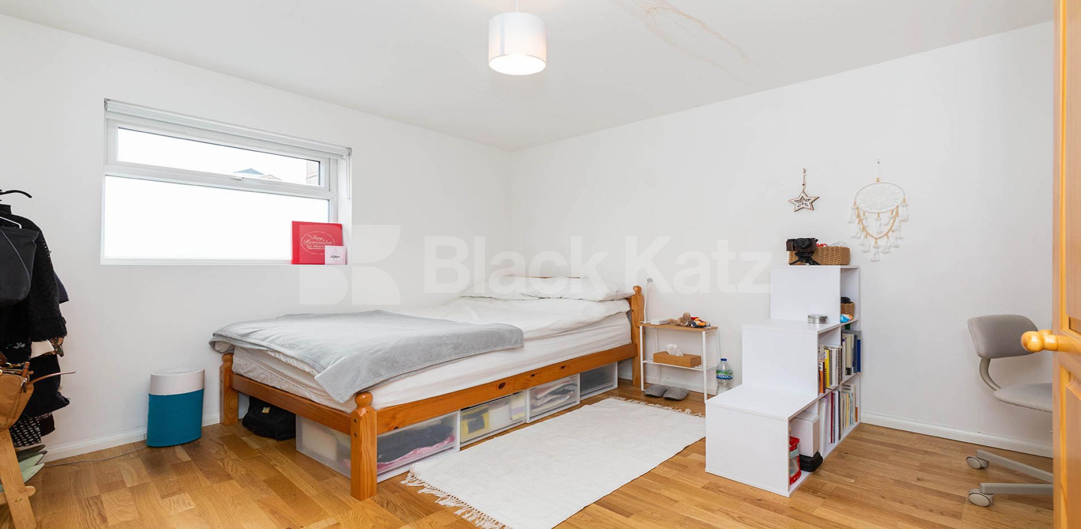 			INCLUDES GAS & ELECTRICITY, 2 Bedroom, 1 bath, 1 reception Apartment			 Hornsey Road, HOLLOWAY 